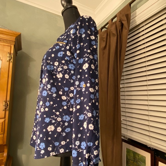 Michael Kors Garden Patch roll tab l/s Top - Picture 4 of 12